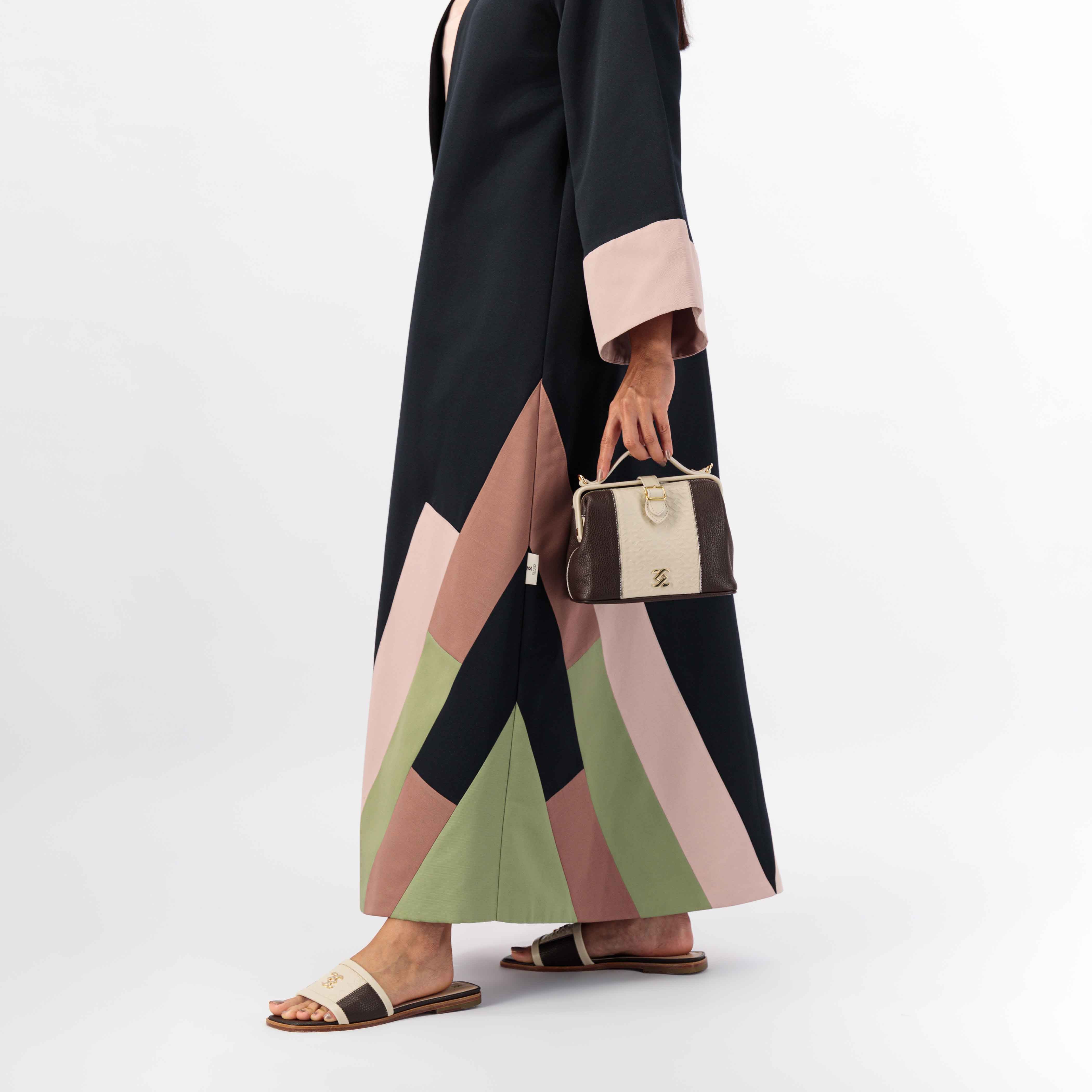 BLACK WOVEN FABRIC ABAYA WITH PATCH IN BOTH SIDE