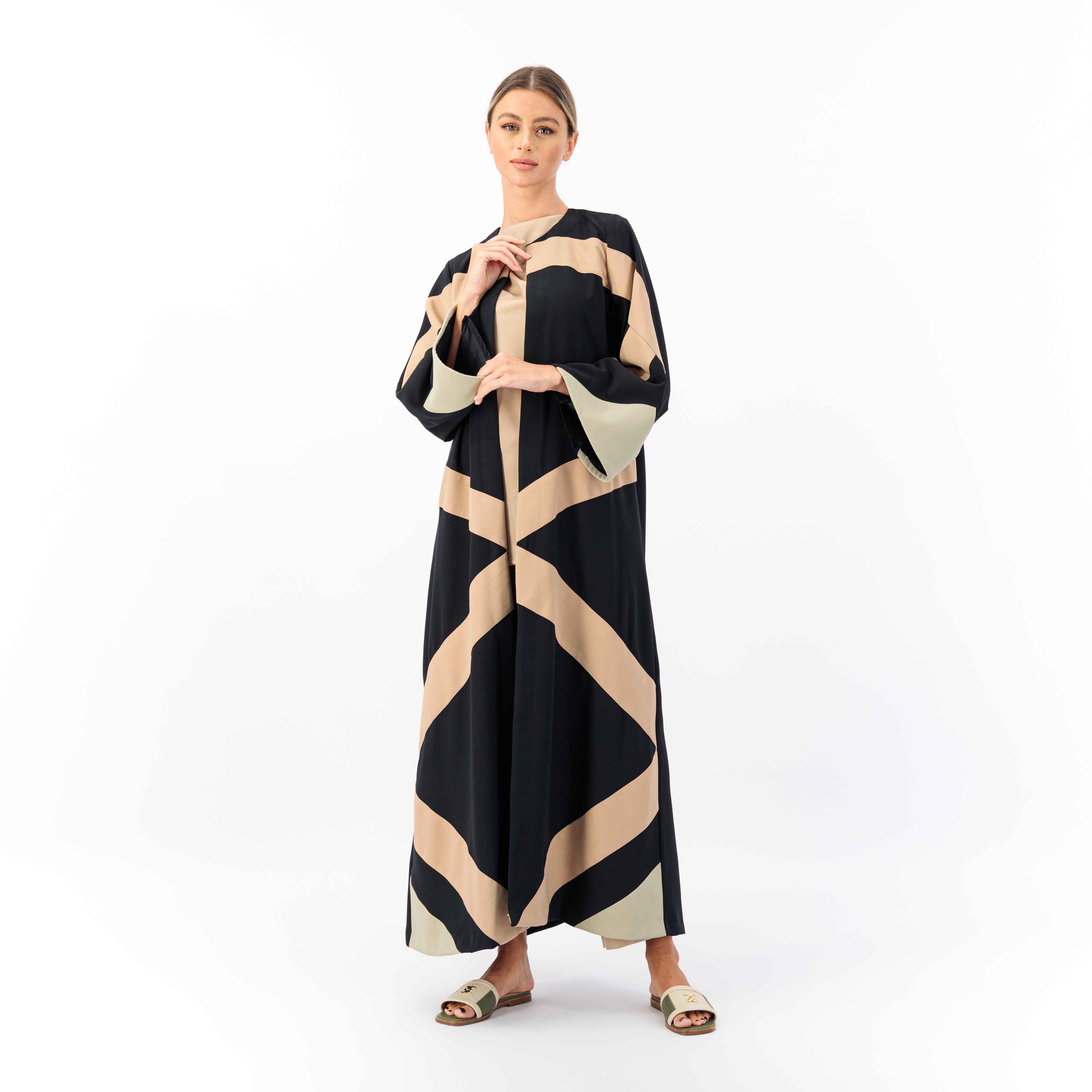 BLACK CREPE FABRIC ABAYA WITH PATCH IN FRONT