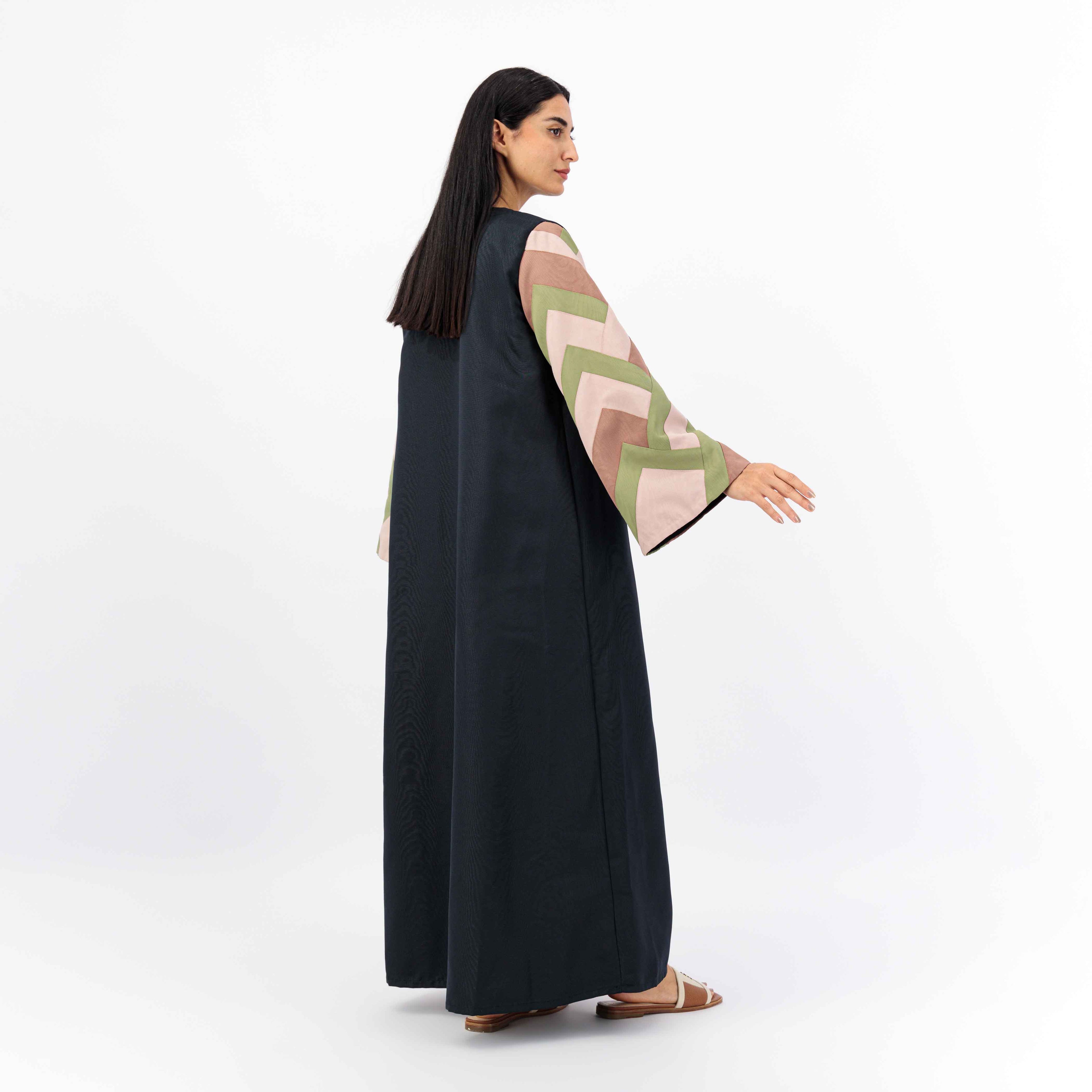 BLACK WOVEN FABRIC ABAYA WITH PATCH IN SLEEVE